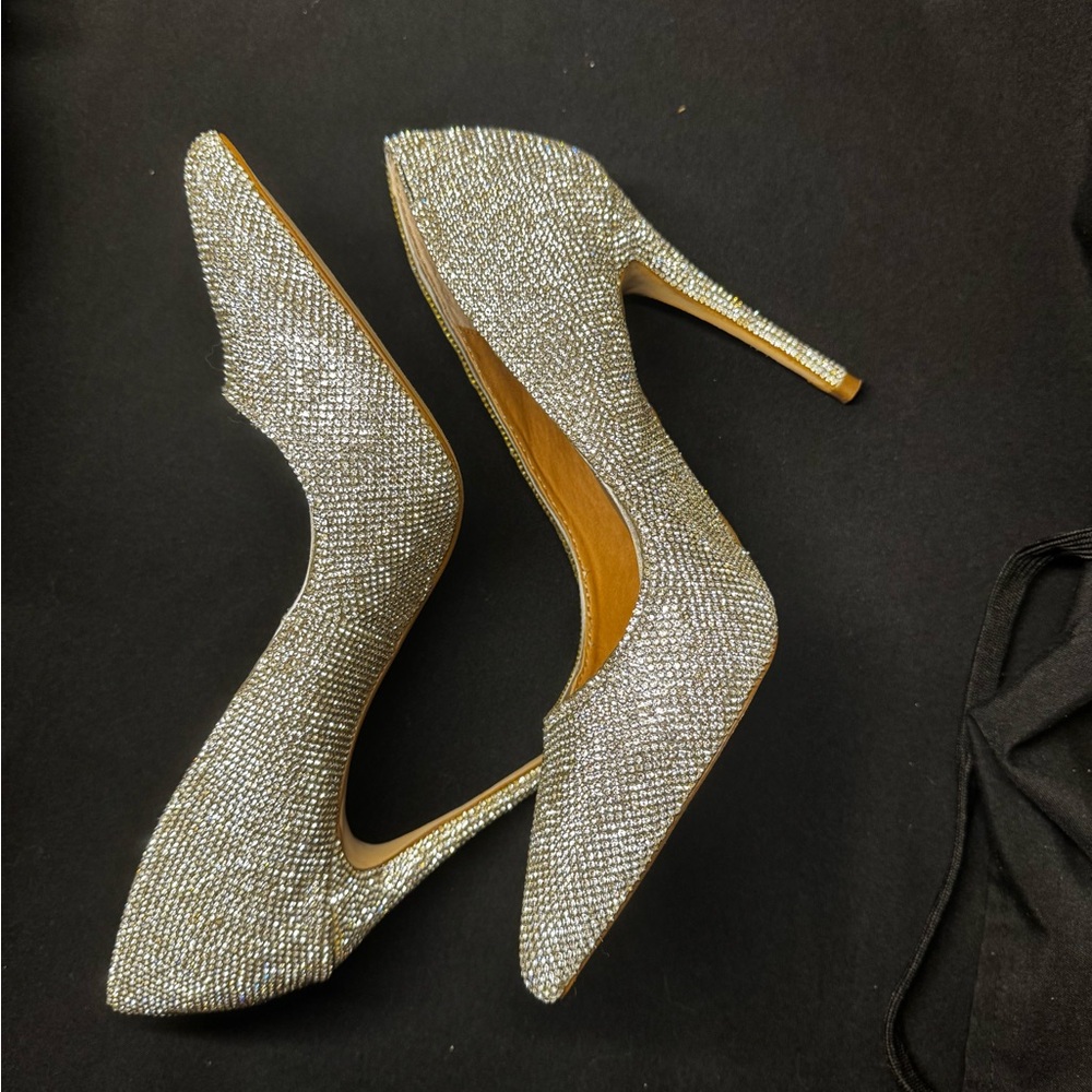 Steve Madden Shimmering Silver Heels - Picture 3 of 5